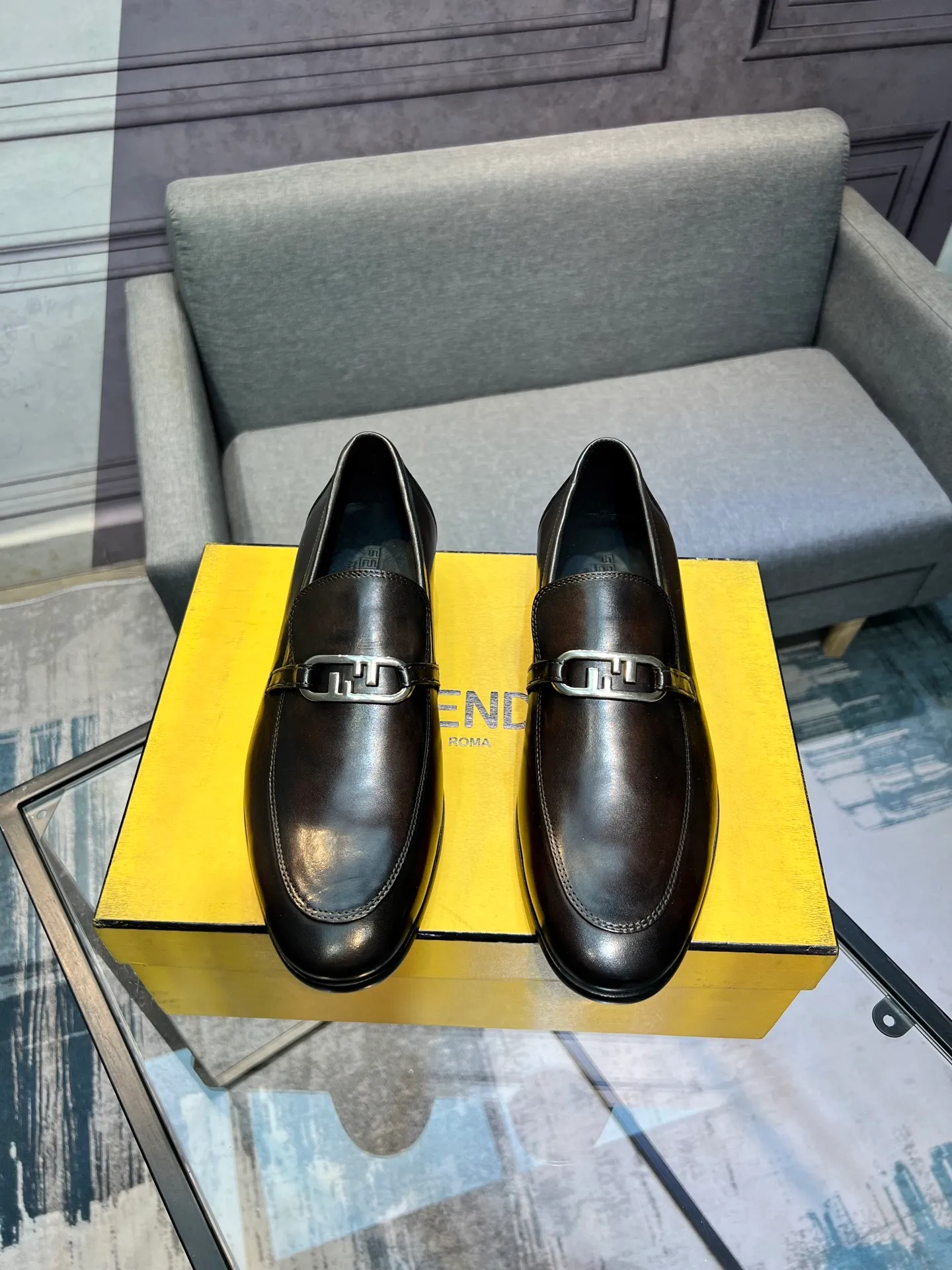 Men's shoes 💰940 [FENDI] Fendi men's business casual leather shoes imported brand cloth/calf leather/open edge beads/brand logo printing -Inner lining: comfortable cowhide lining -Outsole: genuine leather outsole with rubber backing embedded in the heel, perfect injection molding -Super high quality control·Fine workmanship: highlighted (high-end·luxury·grade) -Size: 39-44.38.45.46 Customized, non-returnable